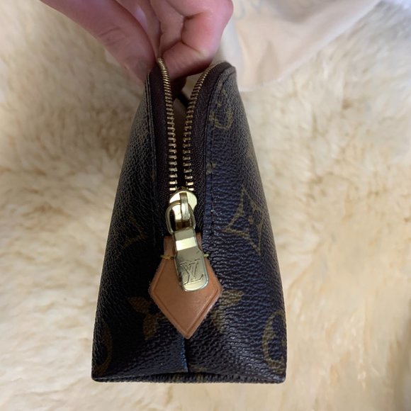 Louis Vuitton Cosmetics Pouch - Picture 2 of 10